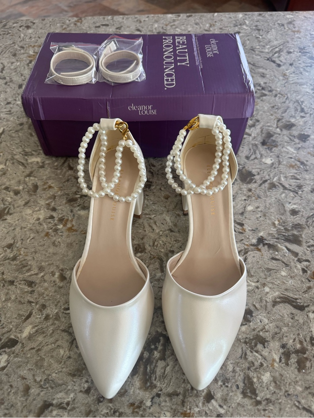 Pearl-Ankle Pumps in Ivory Leather - Picture 4 of 5